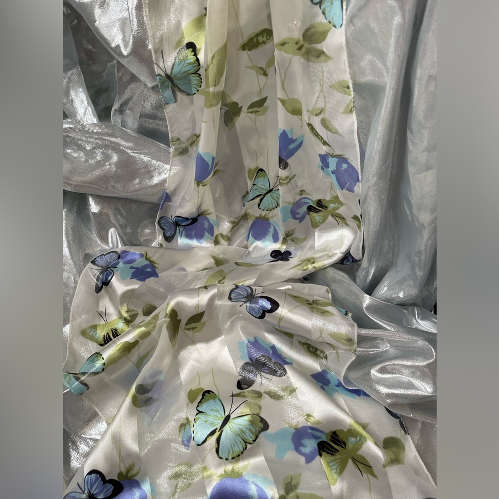 🦋Pretty Fashion Scarf With Butterflies 🦋 White and Blue 🦋 NWOT
